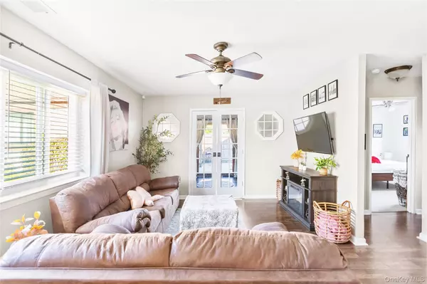 Middle Island, NY 11953,93 Gauguin CT #93