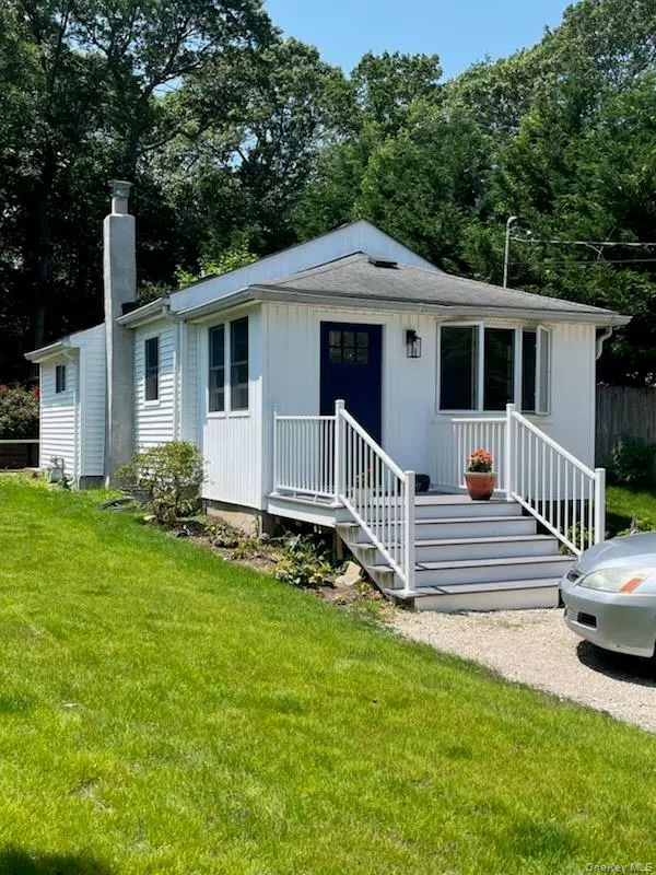 33 Goldenrod AVE, Northport, NY 11768