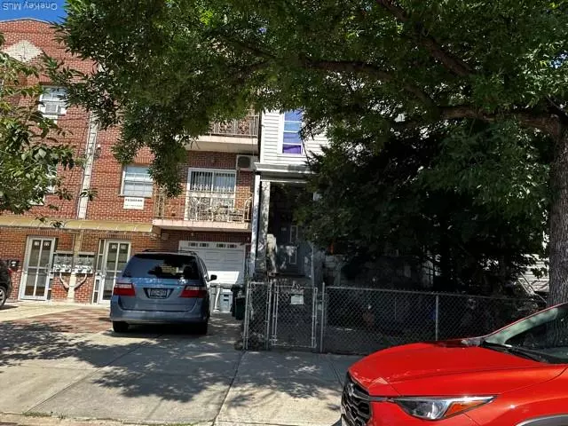 3218 42nd ST, Astoria, NY 11103