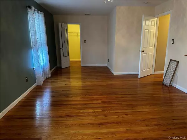 Hicksville, NY 11801,15 Shari CT