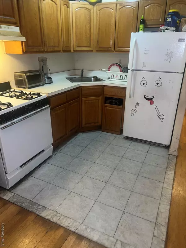 Bronx, NY 10466,3941 Laconia AVE