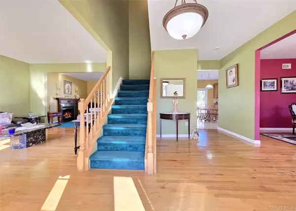 Coram, NY 11727,5 North ST