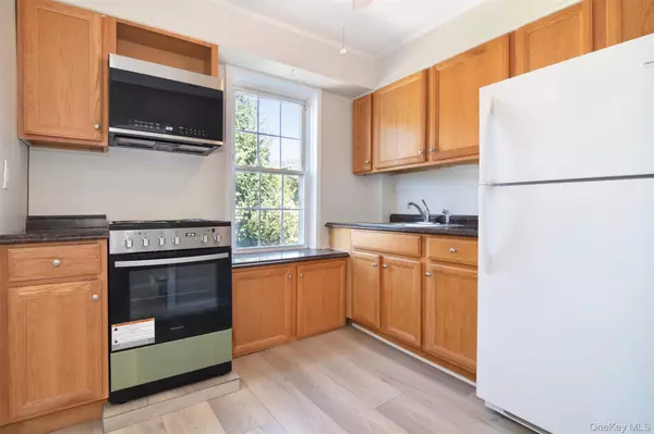 Harrison, NY 10528,57 Sterling AVE #2