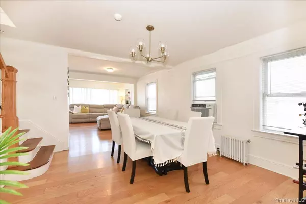 Saint Albans, NY 11412,120-20 194th ST