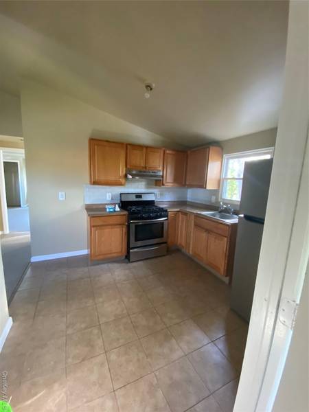 18 3rd AVE #A, Brentwood, NY 11717