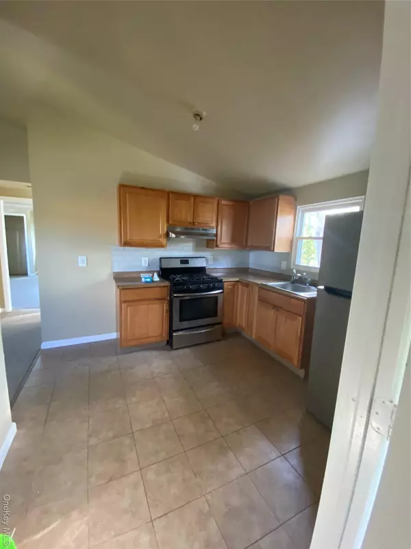 18 3rd AVE #A, Brentwood, NY 11717