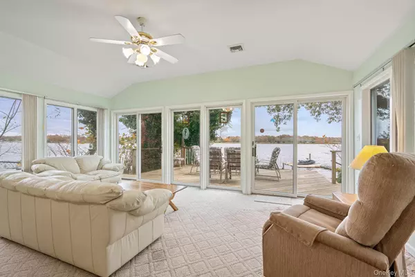 Mastic, NY 11950,113 Overlook DR