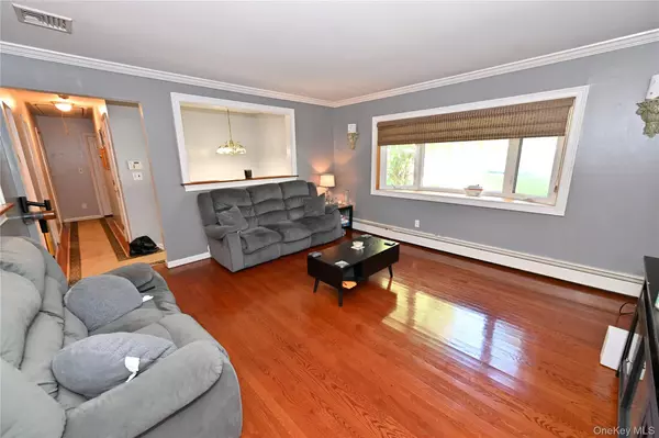 Carmel, NY 10512,41 Harkin RD