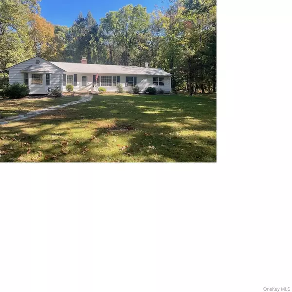 49 Wildwood DR, Poughkeepsie, NY 12603