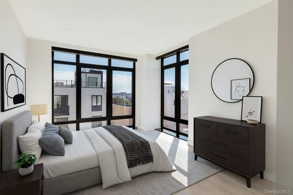 Astoria, NY 11103,37-18 Broadway #303