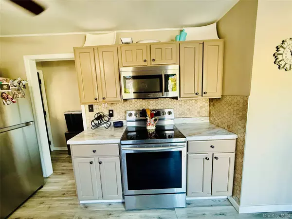 Hughsonville, NY 12590,1 Dean AVE