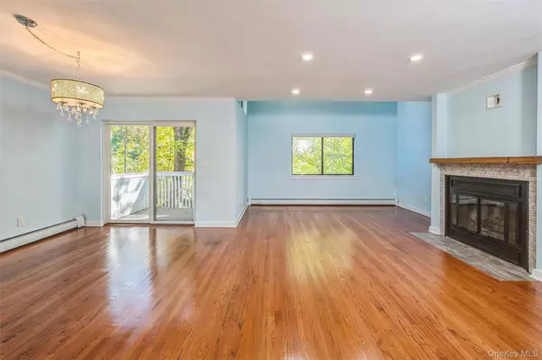 Greenwich, CT 06831,301 River West