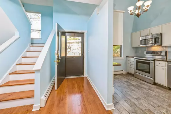 Greenwich, CT 06831,301 River West