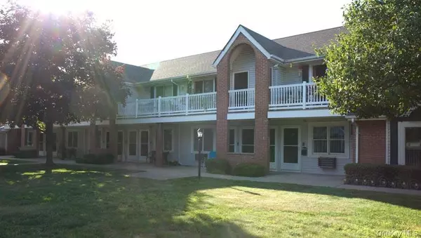 870 Little East Neck RD #C12, West Babylon, NY 11704