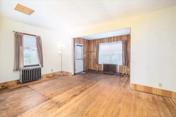 Lindenhurst, NY 11757,184 Dallas ST