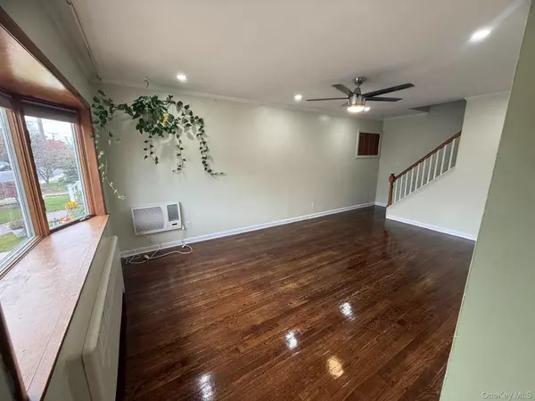 New Hyde Park, NY 11040,573 Lakeville RD