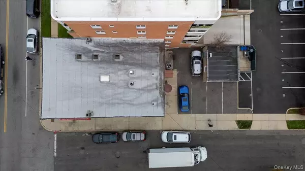 Mineola, NY 11501,213-215 Mineola BLVD