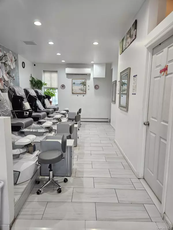 Ozone Park, NY 11417,13503 Crossbay BLVD