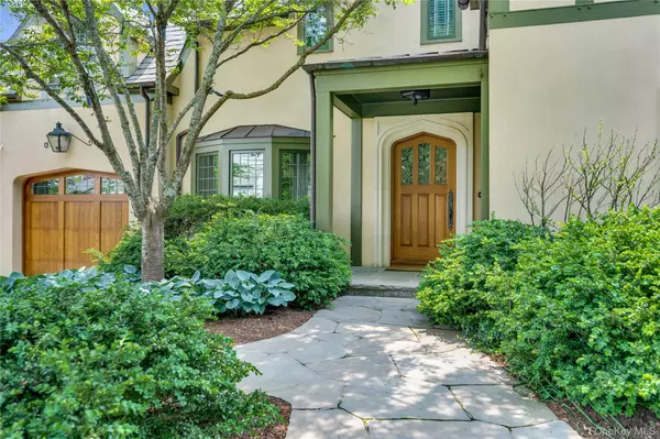 Bronxville, NY 10708,24 Homesdale RD