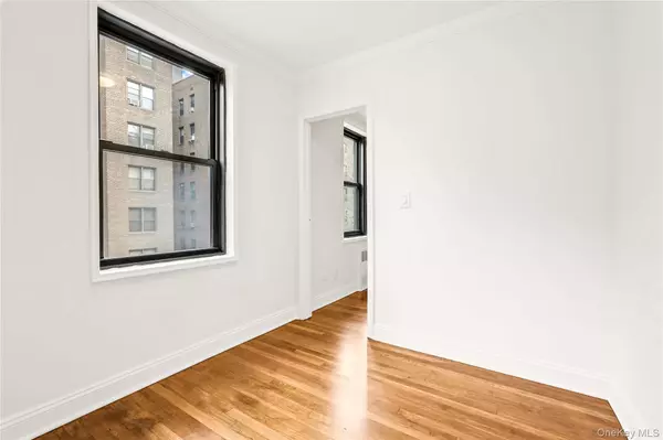 Flushing, NY 11367,150-10 71st AVE #2K