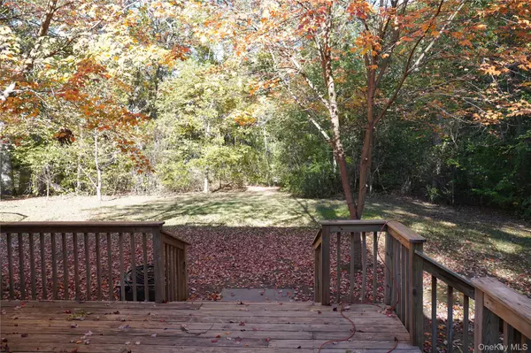 Ridge, NY 11961,11 Pamela DR