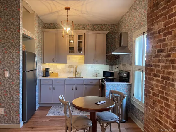 Fishkill, NY 12524,1106 MAIN ST #8