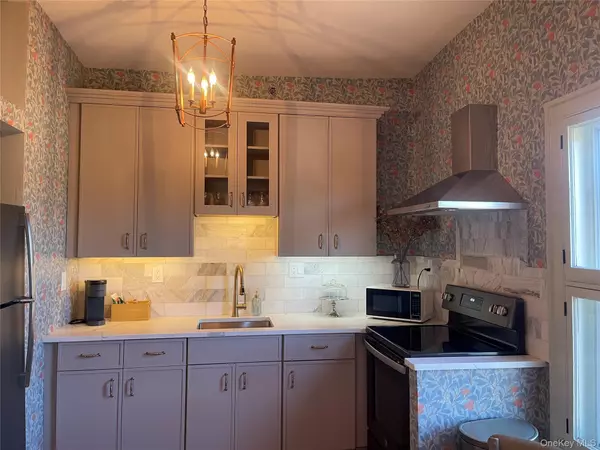 Fishkill, NY 12524,1106 MAIN ST #8