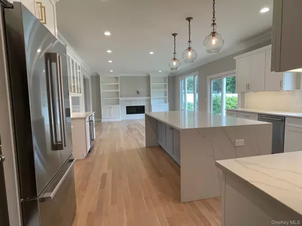 Syosset, NY 11791,7 Greenway CIR