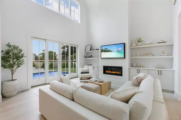 Westhampton Beach, NY 11978,17 Happy LN