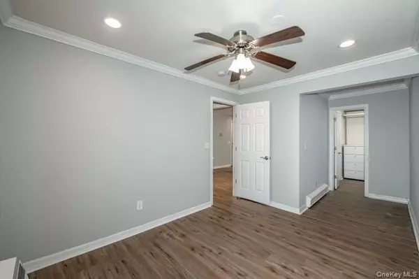 Bay Shore, NY 11706,9 Willowbrook AVE #9B