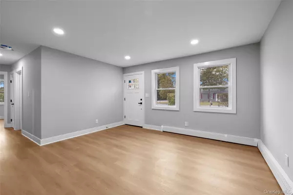 Bellport, NY 11713,803 Meade AVE