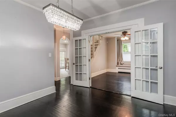 Huntington, NY 11743,60 Jackson AVE