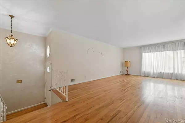 Whitestone, NY 11357,160-31 24th AVE