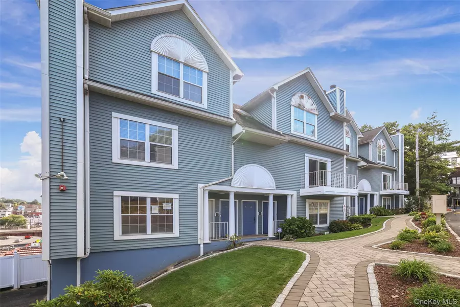 2 Nob Hill DR, Elmsford, NY 10523