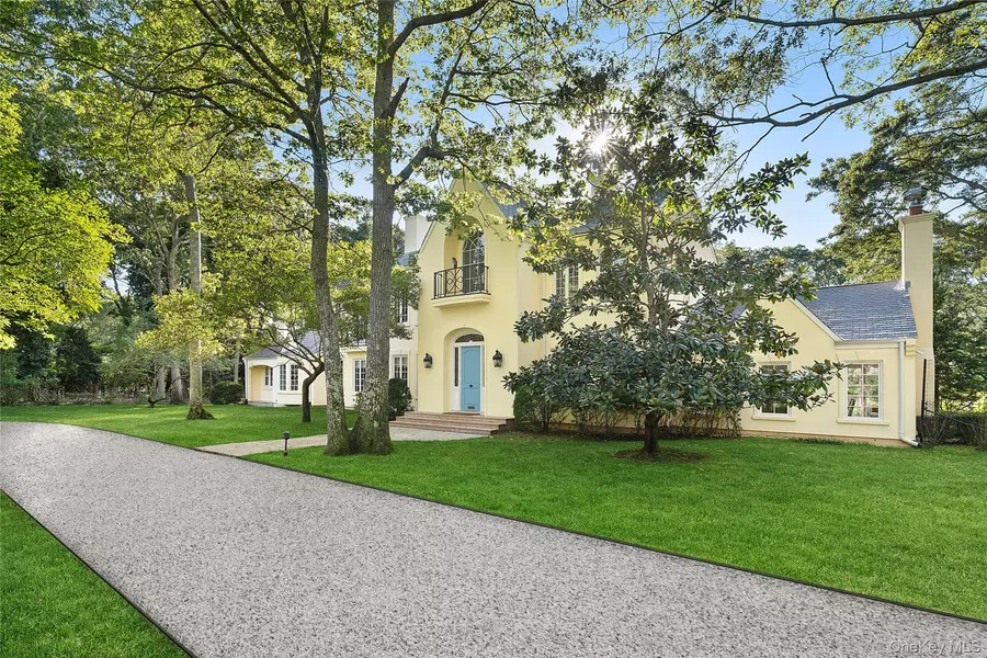 4 Oakland LN, East Quogue, NY 11942