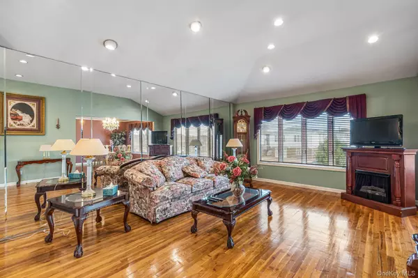 Howard Beach, NY 11414,16148 84th ST