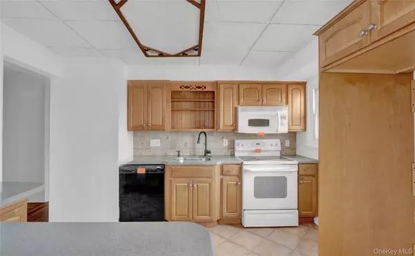 West Hempstead, NY 11552,474 Roy ST