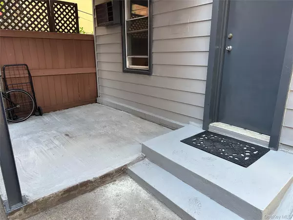 Brooklyn, NY 11222,191 Greenpoint AVE