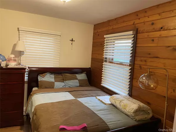 Manorville, NY 11949,484unitB Moriches Middle RD