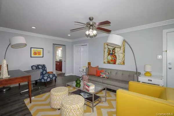 Sayville, NY 11782,231 Lakeland AVE #2-3d