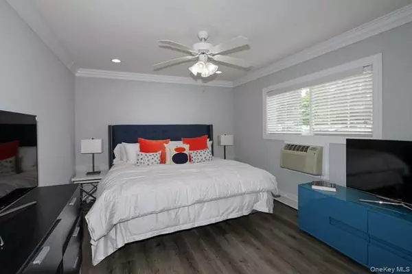 Sayville, NY 11782,203 Lakeland AVE #1-3C