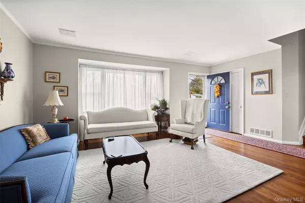 Greenlawn, NY 11740,6 Kipling DR