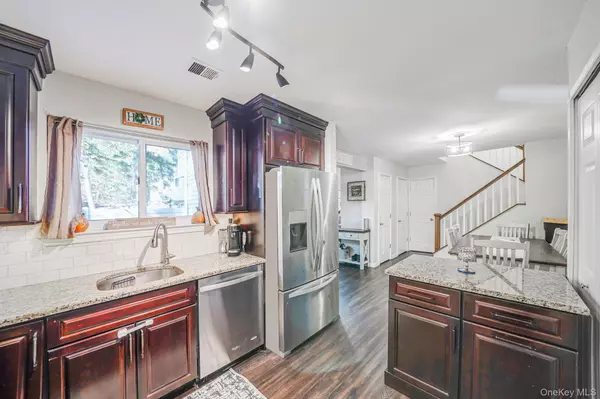 Holbrook, NY 11741,227 Springmeadow DR #B