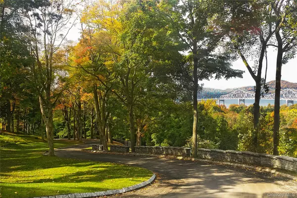 Tarrytown, NY 10591,25 Carriage TRL