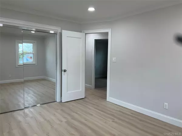 Plainview, NY 11804,683 Old Bethpage RD