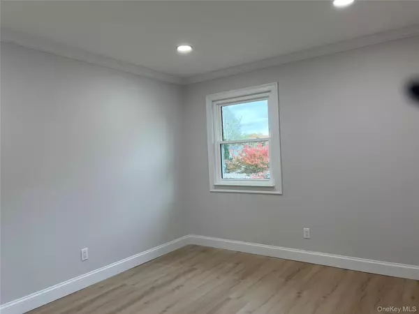 Plainview, NY 11804,683 Old Bethpage RD