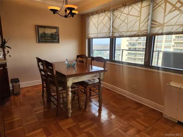 Bayside, NY 11360,18-05 215th ST #14S