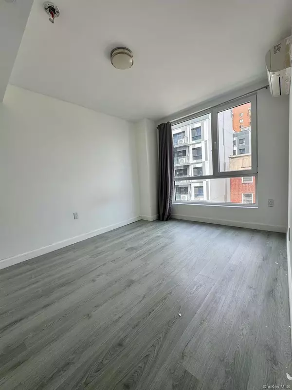 Flushing, NY 11354,35-20 146th ST #5C