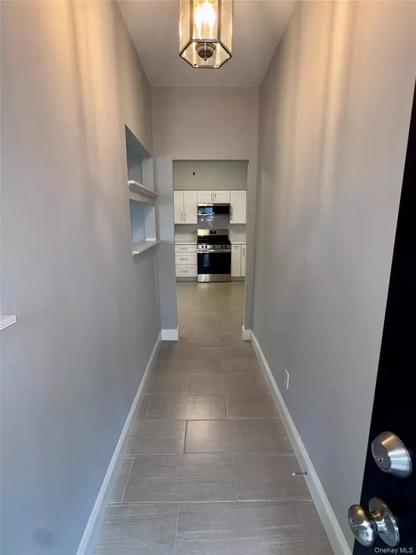 Glen Cove, NY 11542,68 Wolfle ST