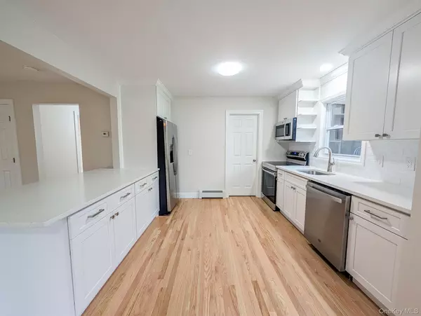 Centereach, NY 11720,25 Woodland RD